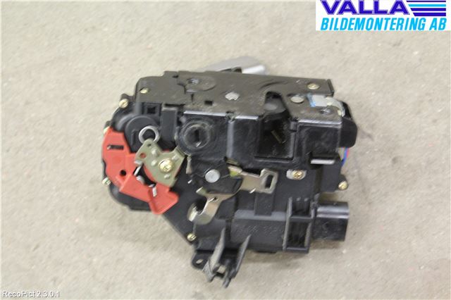 Audi A4/S4 01-05 Låskista-Dörrlås