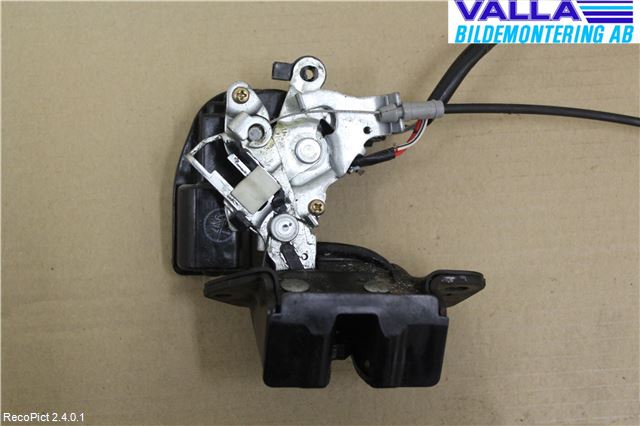 Toyota COROLLA 02-07 Låskista Baklucka