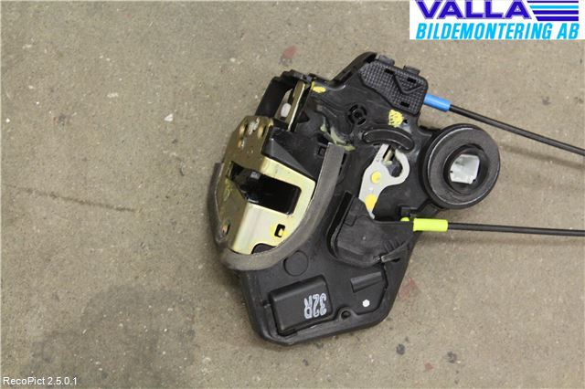 Toyota AVENSIS 03-06 Låskista-Dörrlås