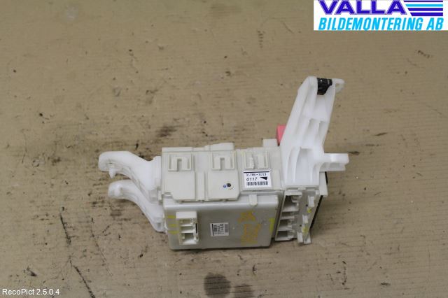 Toyota AURIS 10-12 Säkringsdosa-Elcentral