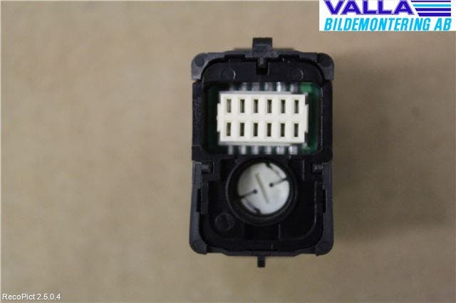 Volvo V70 05-08 Strömställare Fram