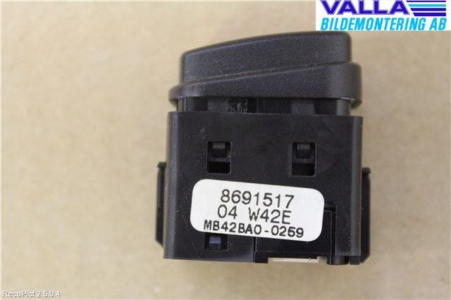 Volvo V70 05-08 Strömställare Fram