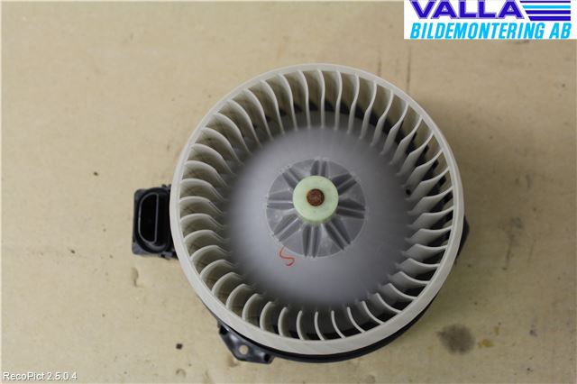Toyota YARIS XP90 06-11 Värmefläkt
