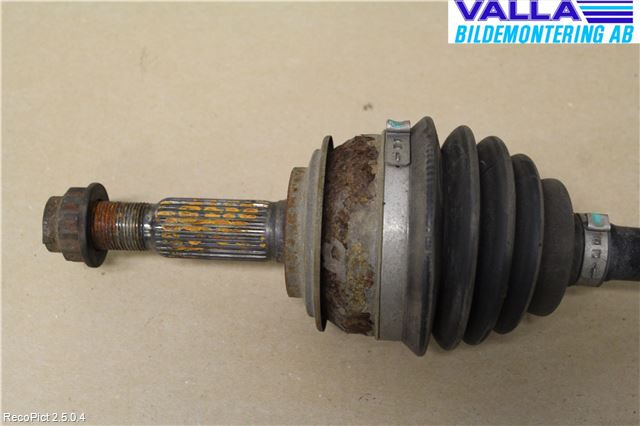 Toyota YARIS XP90 06-11 Drivaxel Fram Höger
