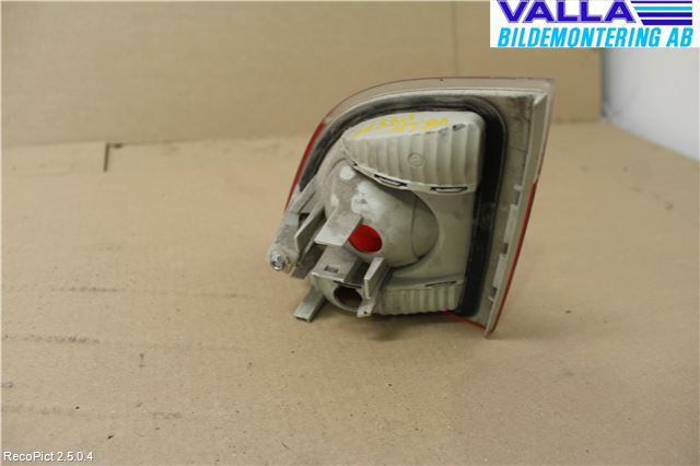 BMW 5 E60/61 Sed/Tou 02-10 Bakljus Lucka Vä