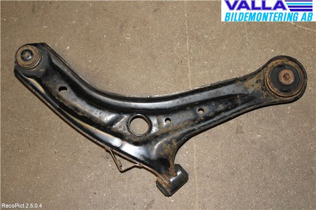 Mazda 2 (DE) 08-15 Bärarm Fram Undre Vä