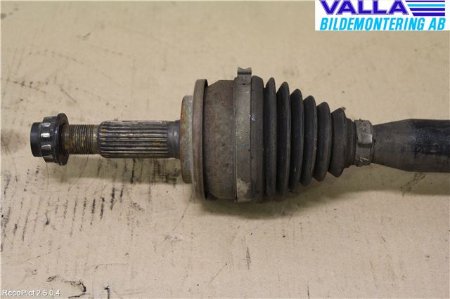 Toyota AURIS 10-12 Drivaxel Fram Höger