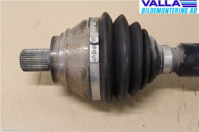 Volkswagen VW CADDY      04-10 Drivaxel Fram Höger