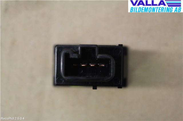 Toyota AVENSIS 03-06 Strömställare Tanklucka