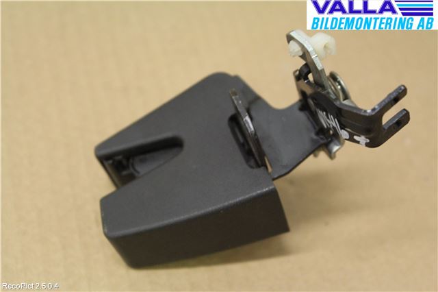 Volkswagen VW CADDY      04-10 Låskista Baklucka