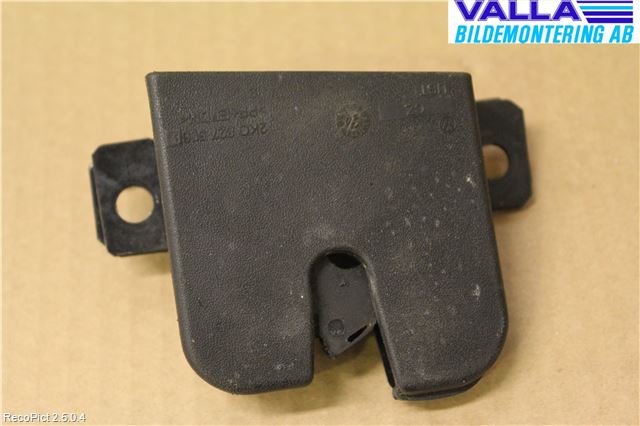 Volkswagen VW CADDY      04-10 Låskista Baklucka