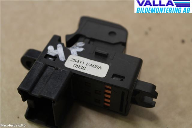 Nissan NAVARA 05-16 Strömställare Elhiss