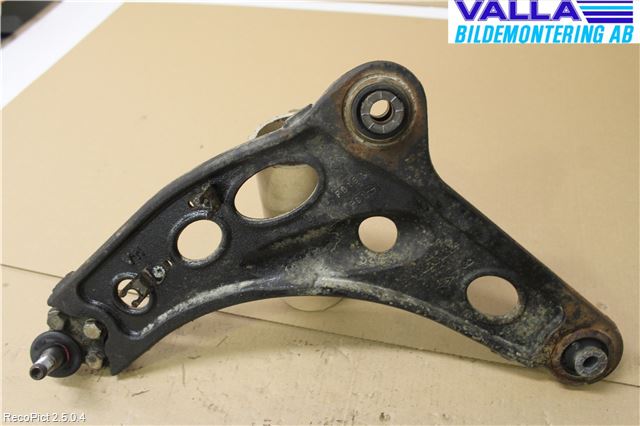 Opel VIVARO 01-14 Bärarm Fram Undre Vä