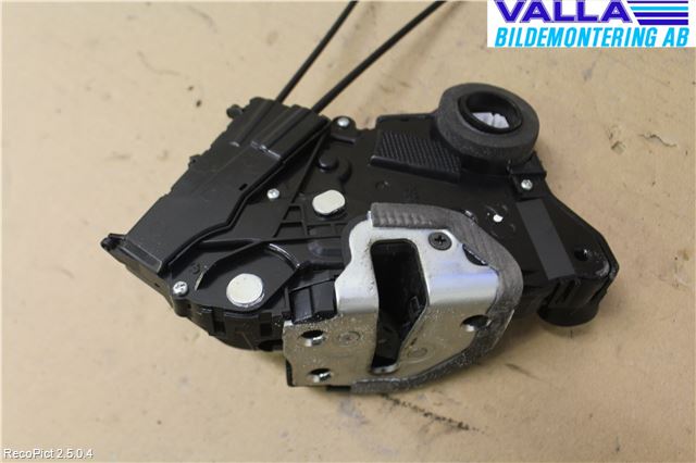 Toyota YARIS XP90 06-11 Låskista-Dörrlås