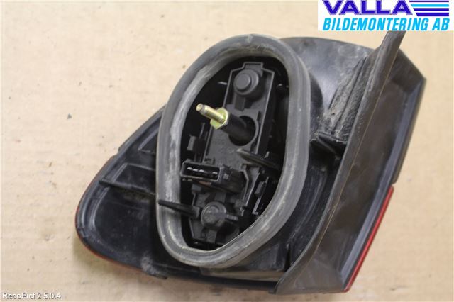 Peugeot 406     99-04 Bakljus Höger