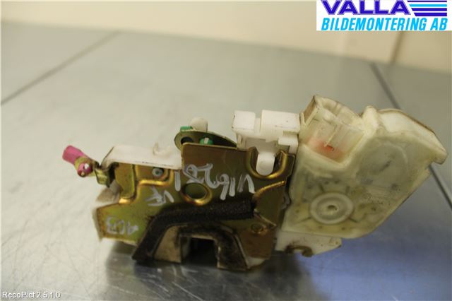 Nissan NAVARA 98-05 Låskista-Dörrlås