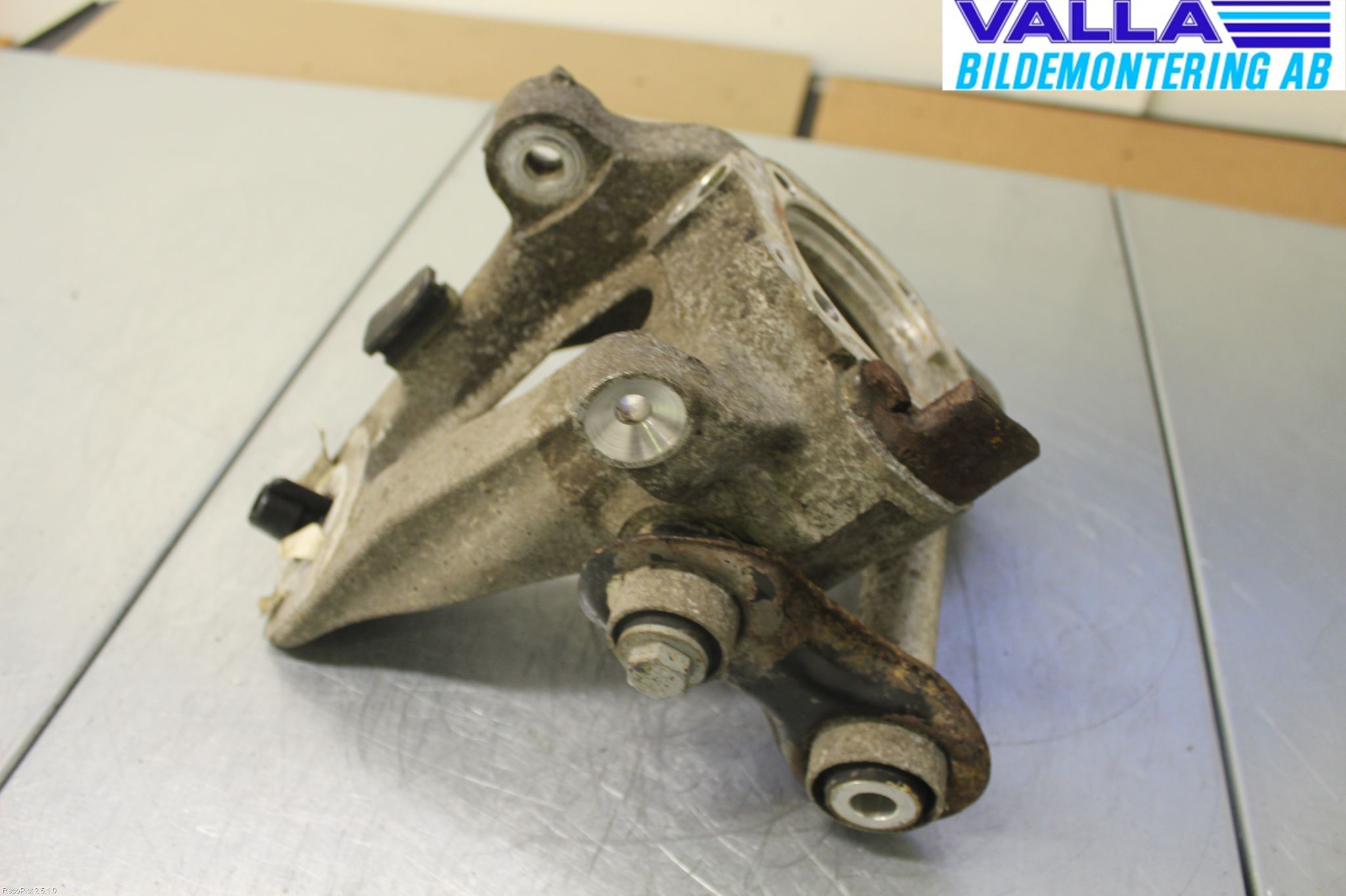 BMW 5 E60/61 Sed/Tou 02-10 Hjullagerhus-Spindel Vä B