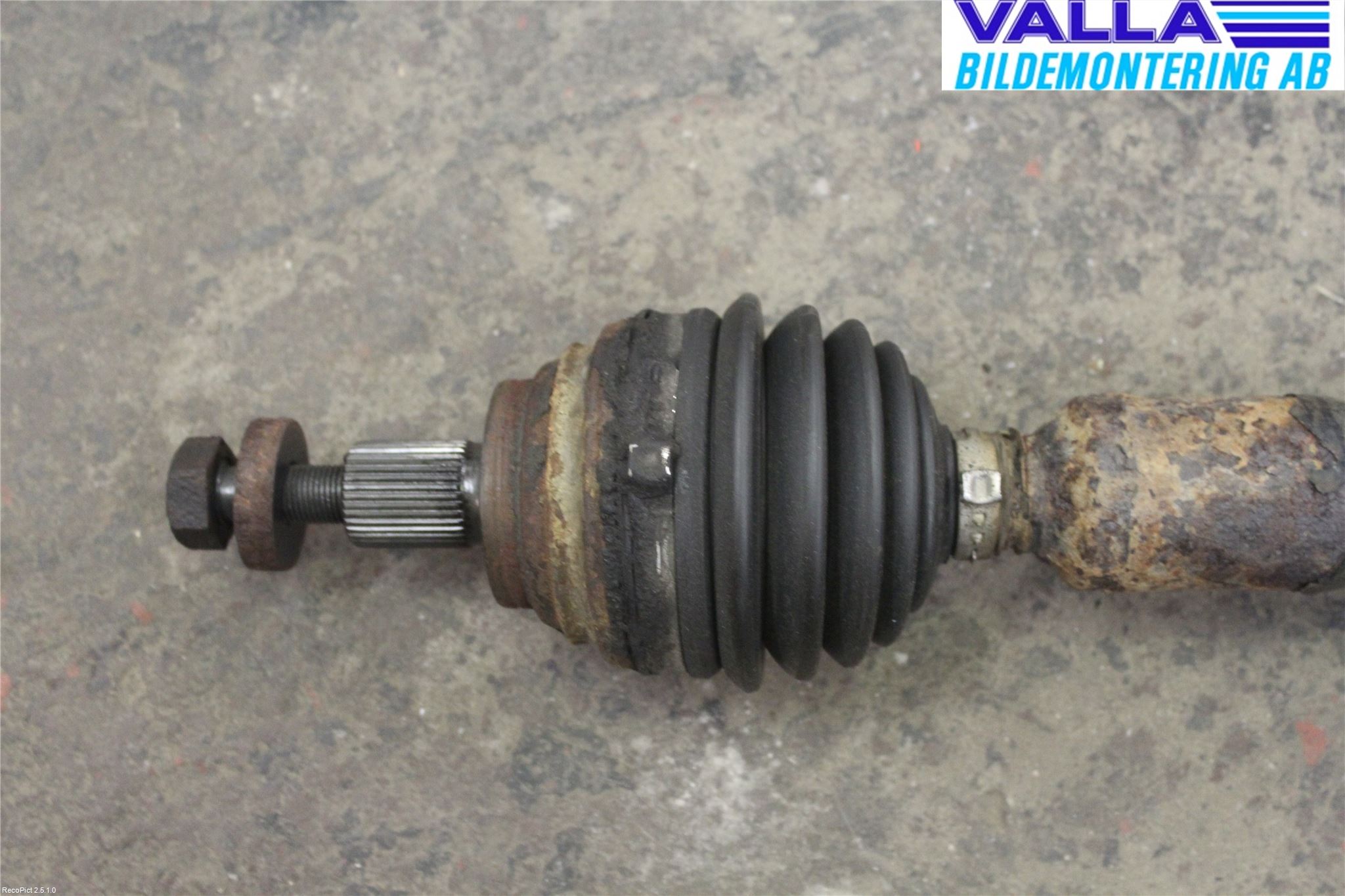 Volkswagen VW PASSAT 05-11 Drivaxel Fram Höger