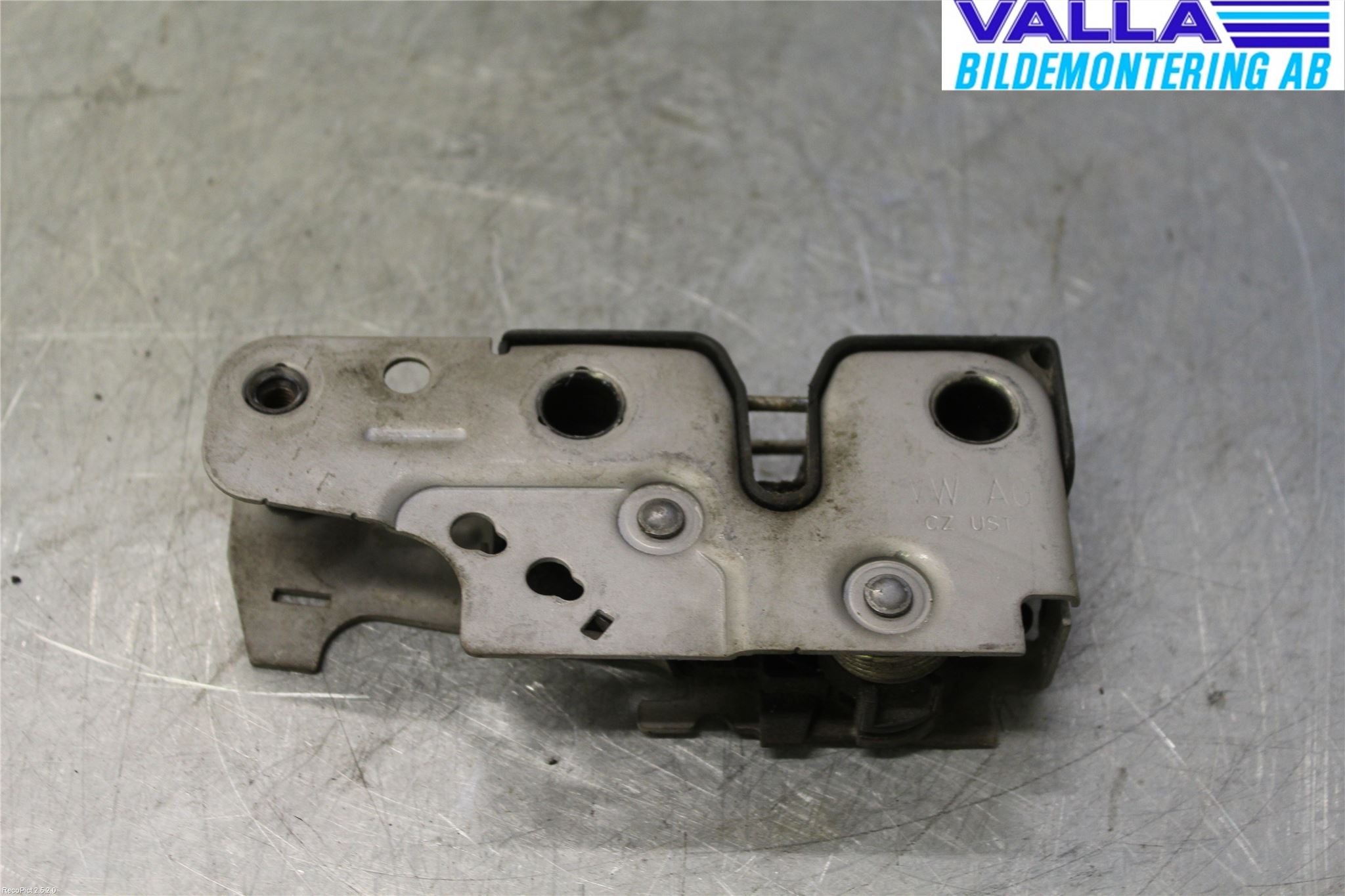 Volkswagen VW GOLF VI 09-13 Huvlås