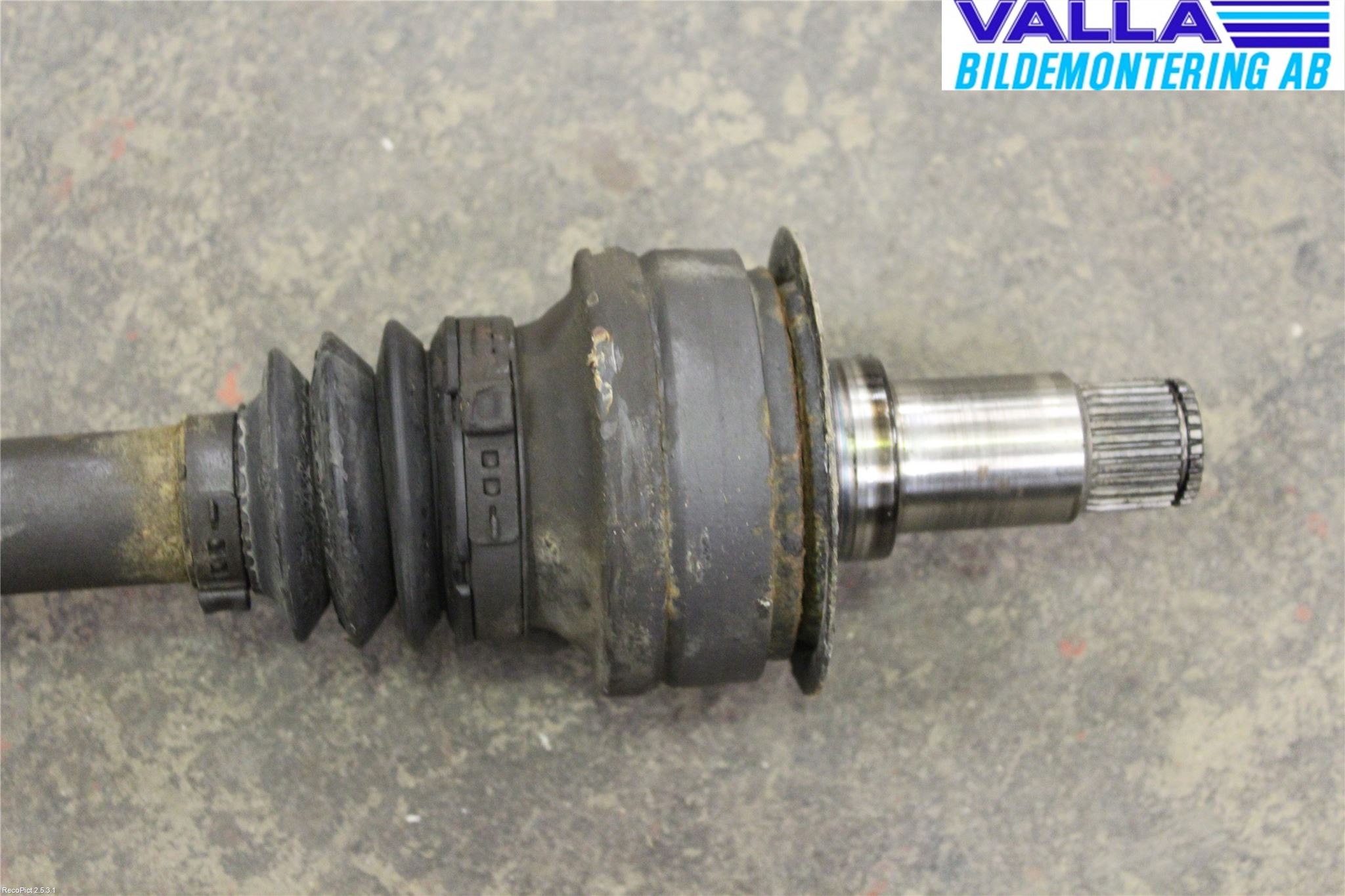 Mercedes-Benz MB C-KLASS (W204) 07-15 Drivaxel Bak Vänster
