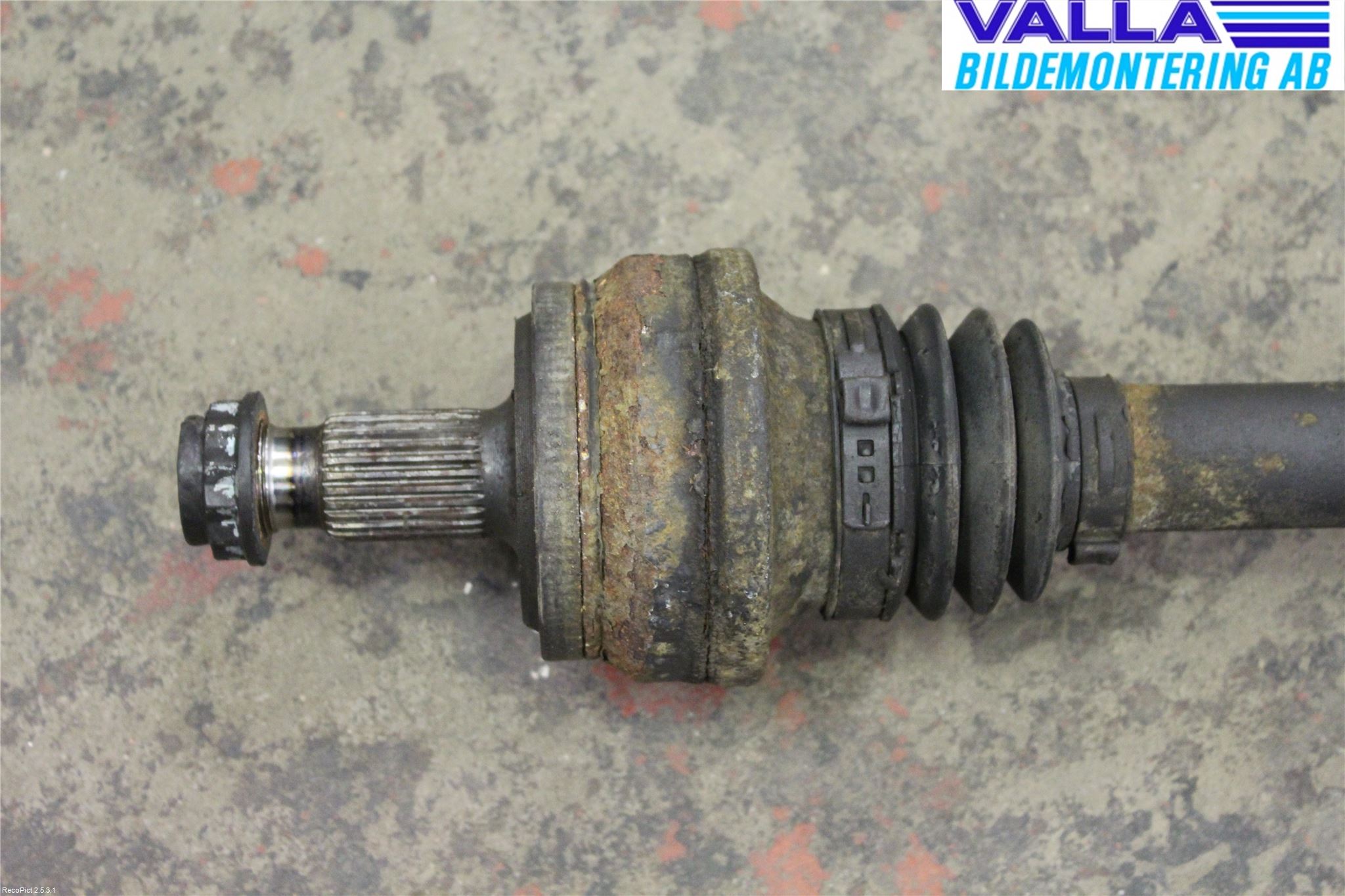 Mercedes-Benz MB C-KLASS (W204) 07-15 Drivaxel Bak Vänster