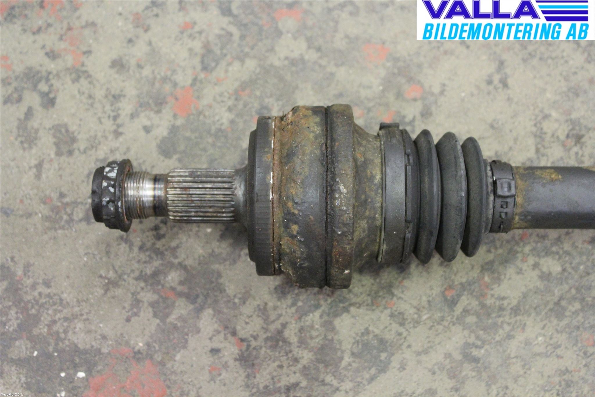 Mercedes-Benz MB C-KLASS (W204) 07-15 Drivaxel Bak Höger