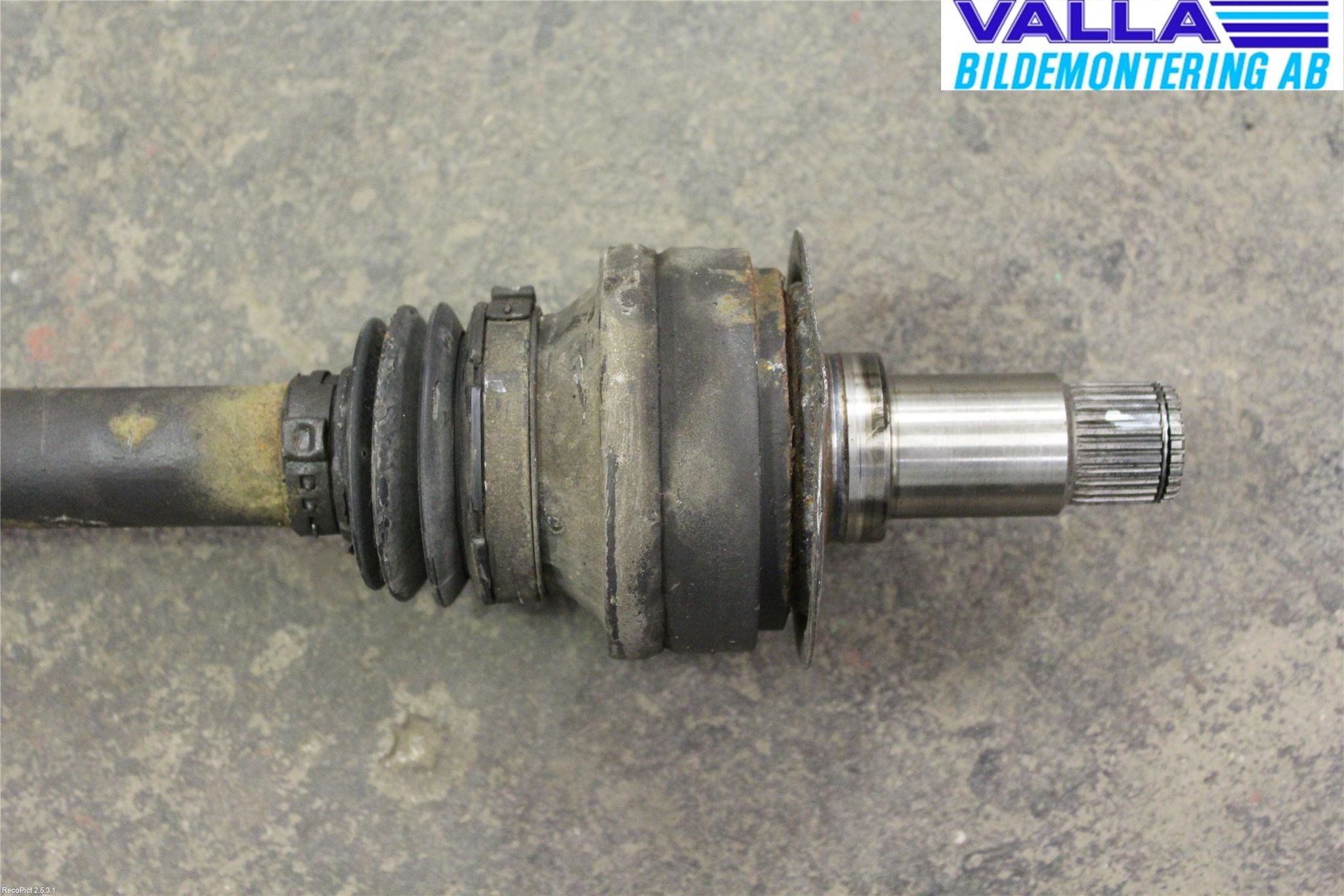 Mercedes-Benz MB C-KLASS (W204) 07-15 Drivaxel Bak Höger