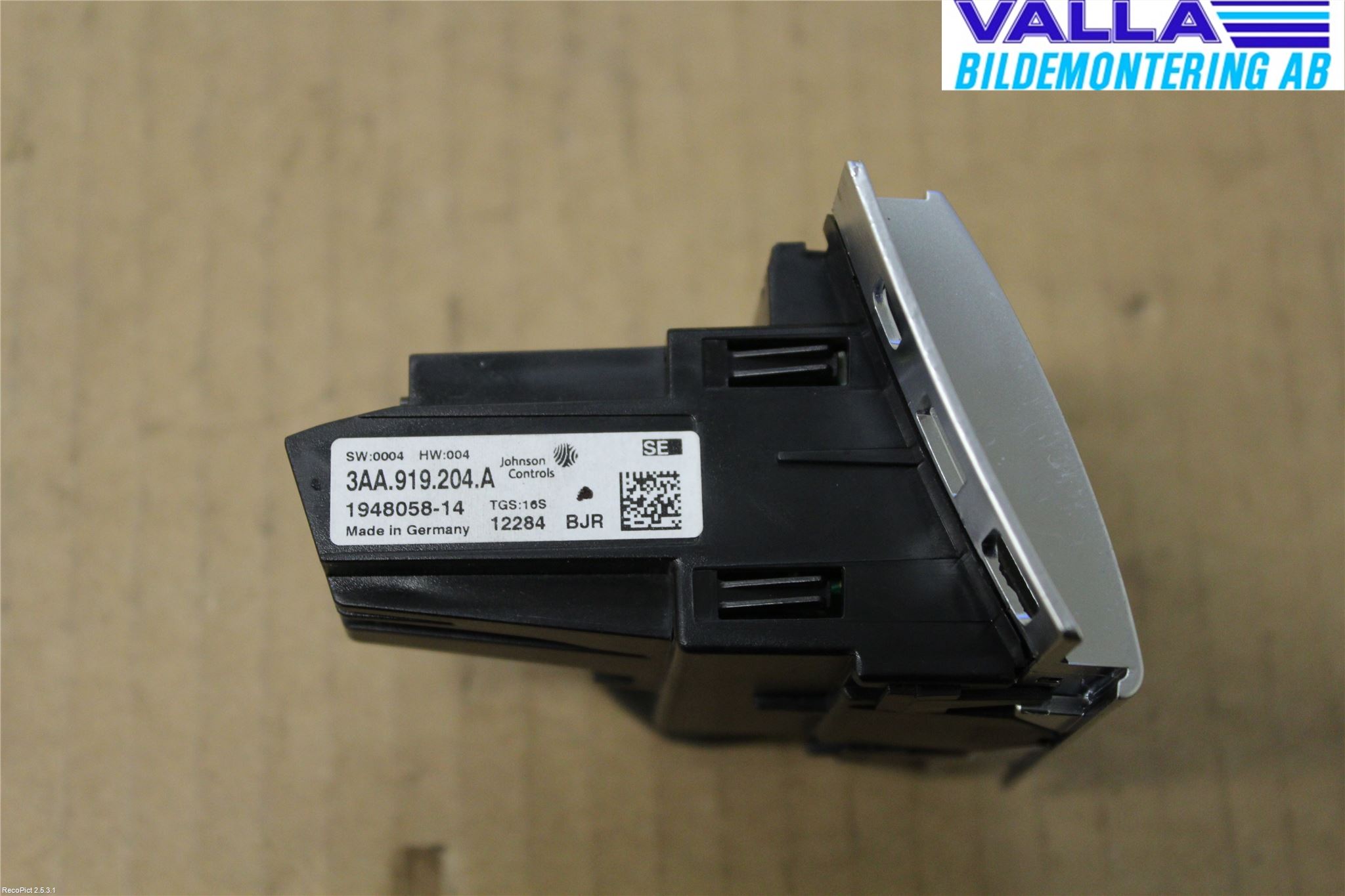 Volkswagen VW PASSAT 11-14 Instrument Klocka