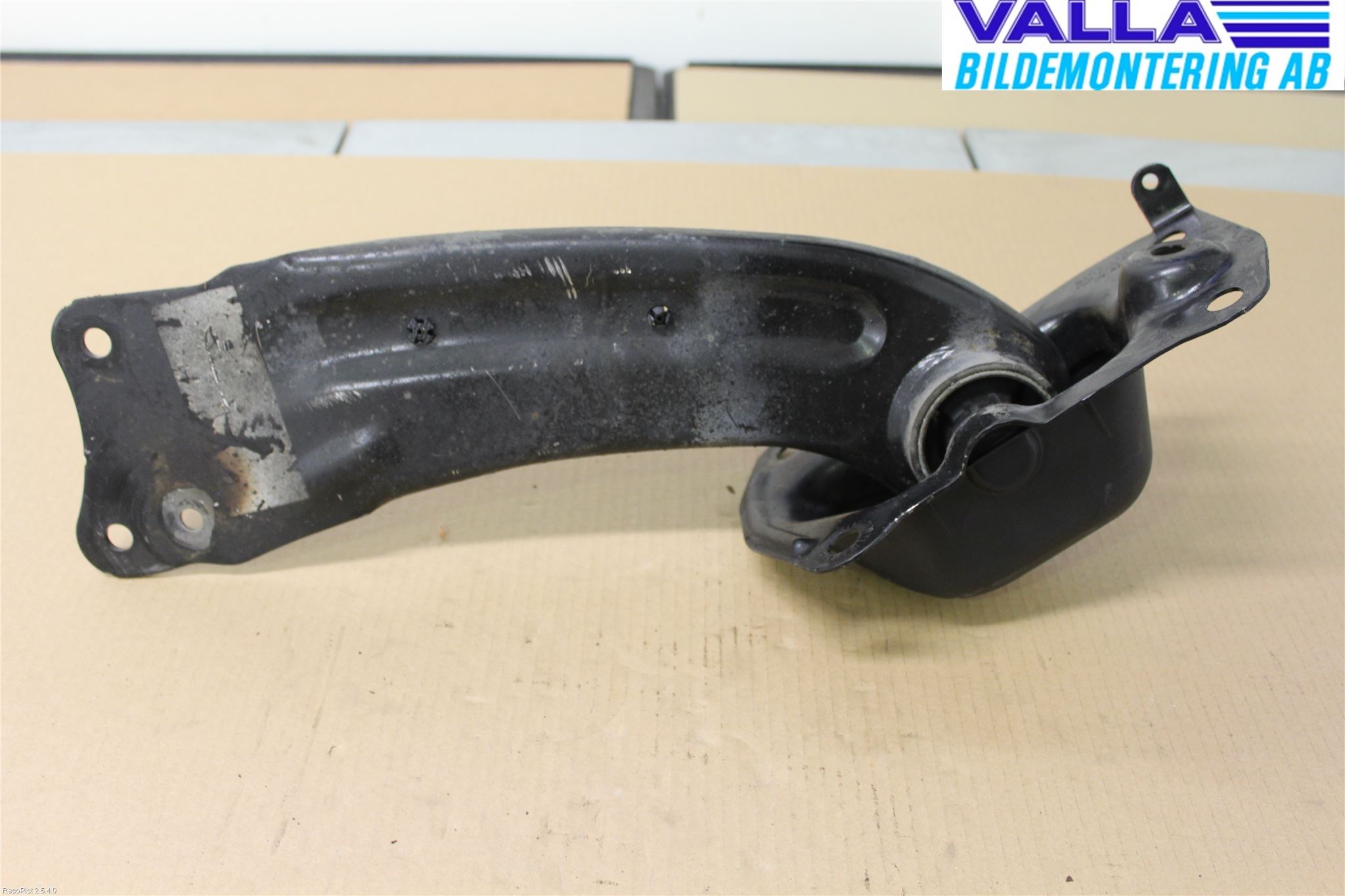 Volkswagen VW PASSAT 11-14 Bärarm Bak Vänster