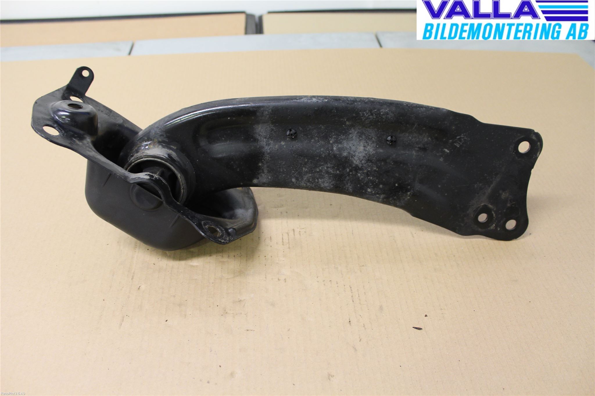 Volkswagen VW PASSAT 11-14 Bärarm Bak Höger