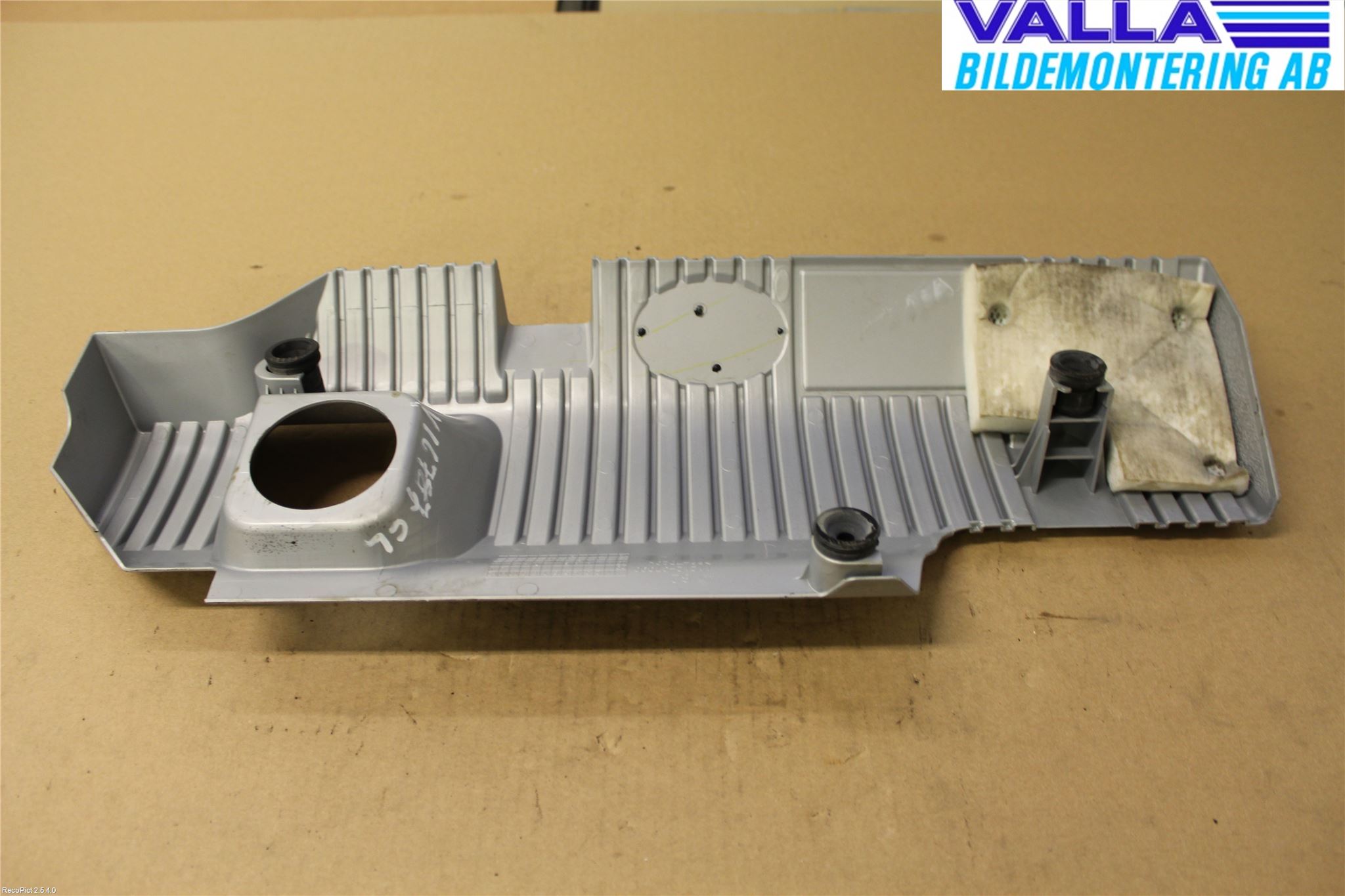 Toyota AURIS 13-19 Motorkåpa