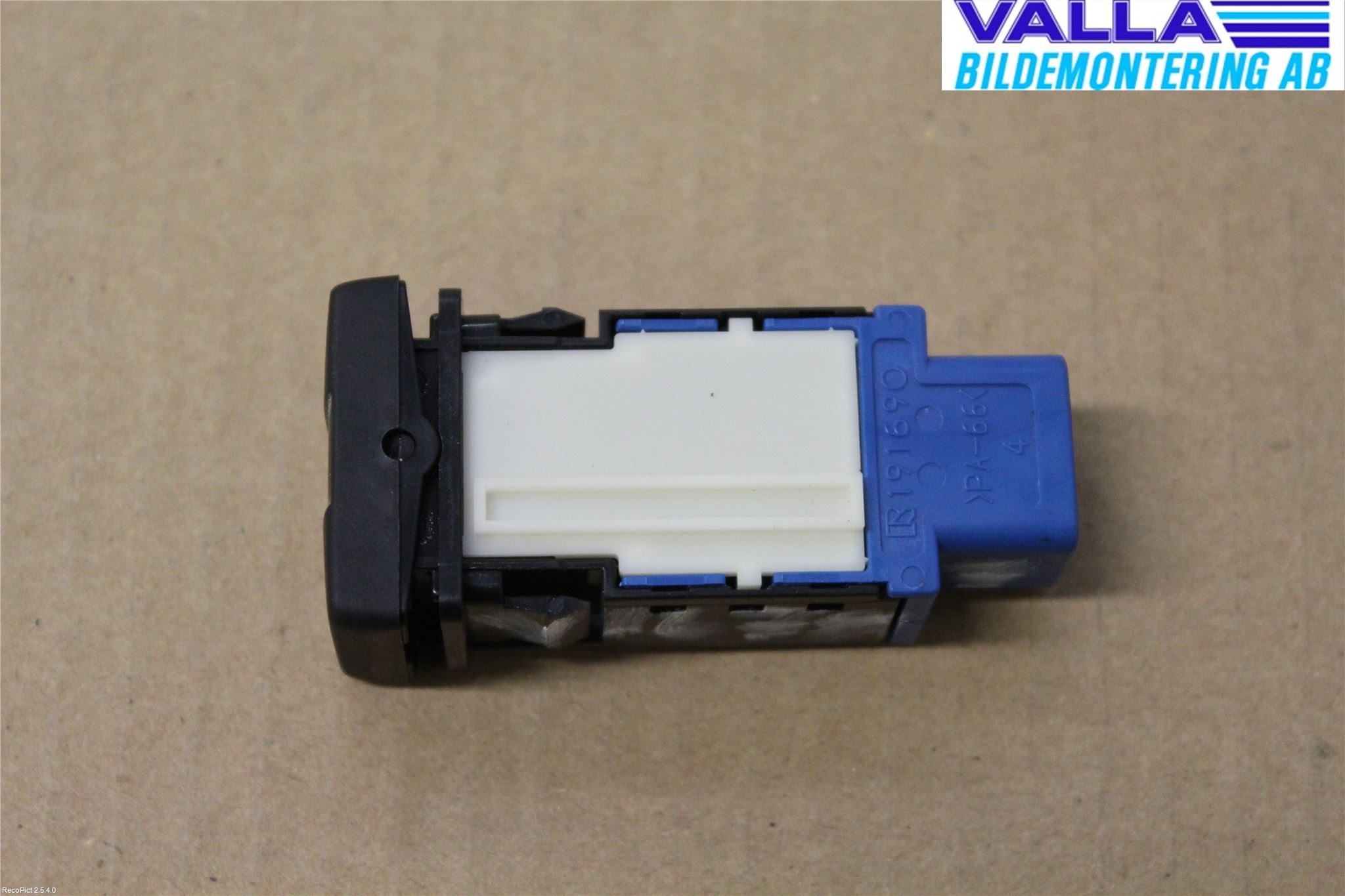 Toyota AURIS 13-19 Strömställare Stolvärme