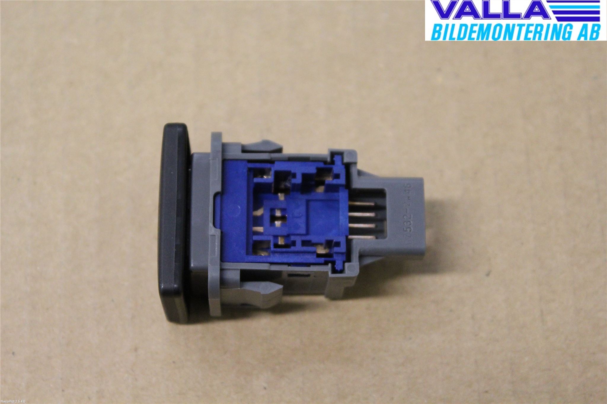 Toyota AURIS 13-19 Strömställare Övrigt