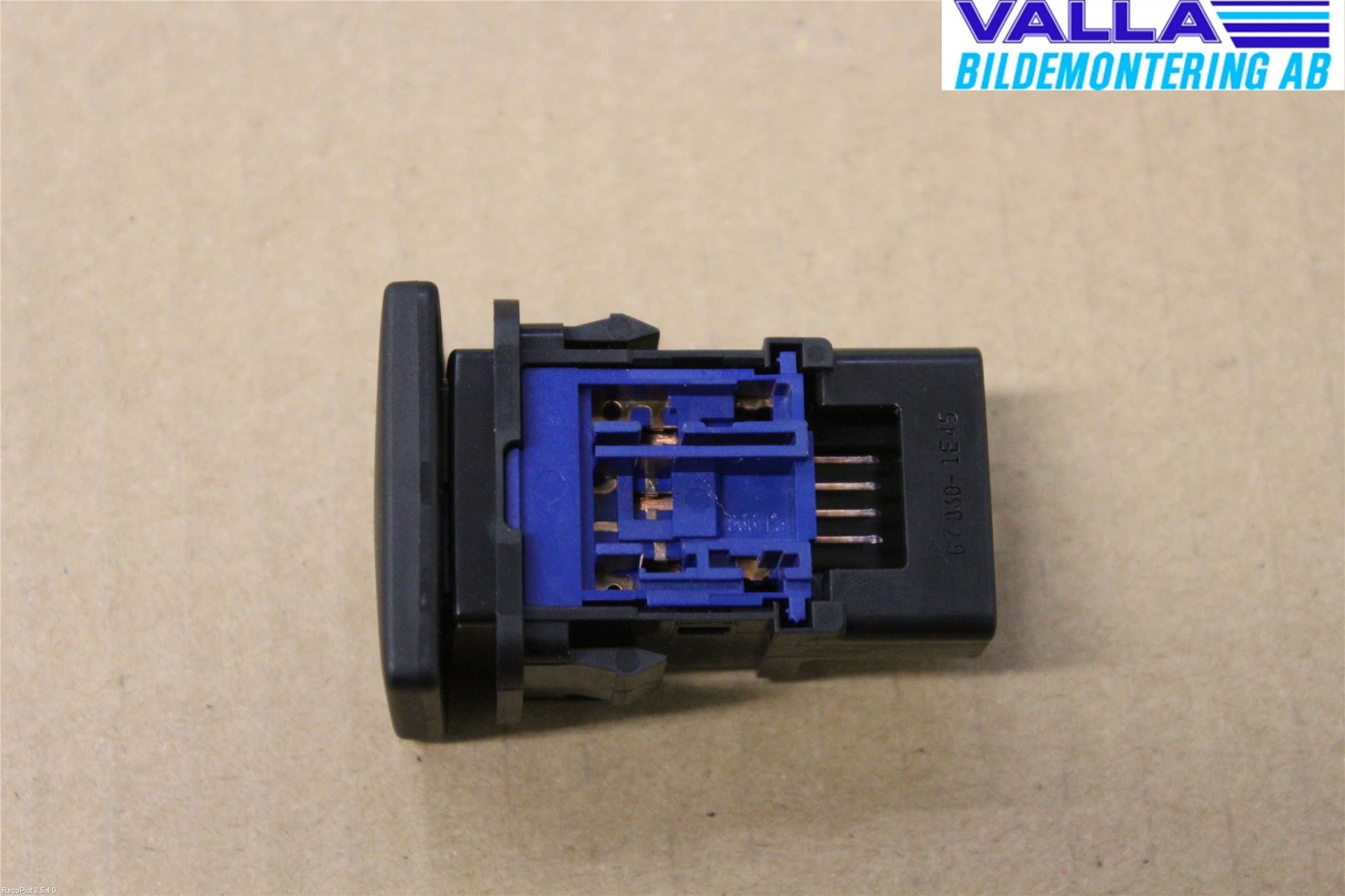 Toyota AURIS 13-19 Strömställare Övrigt