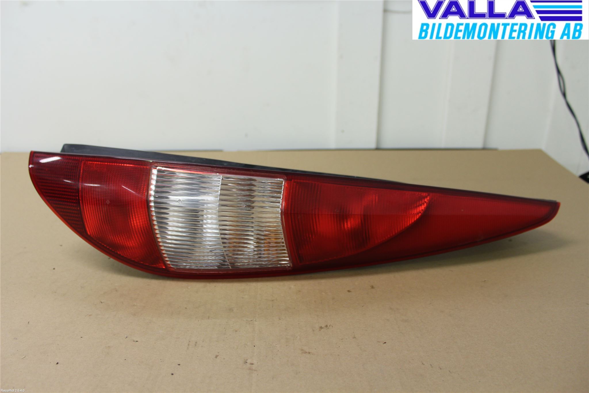 Ford MONDEO     01-06 Bakljus Höger