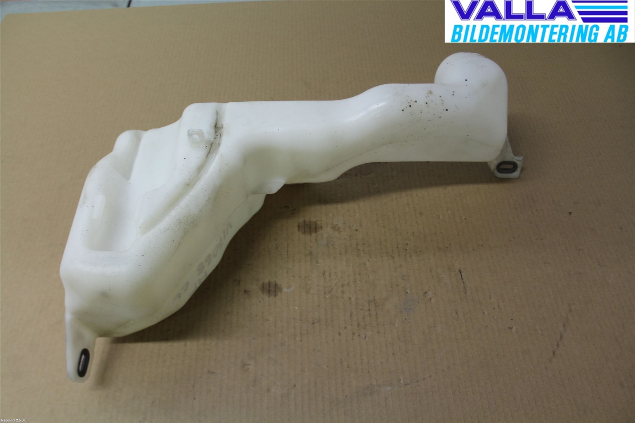 Volkswagen VW AMAROK 2H 10-22 Spolartank Vindruta