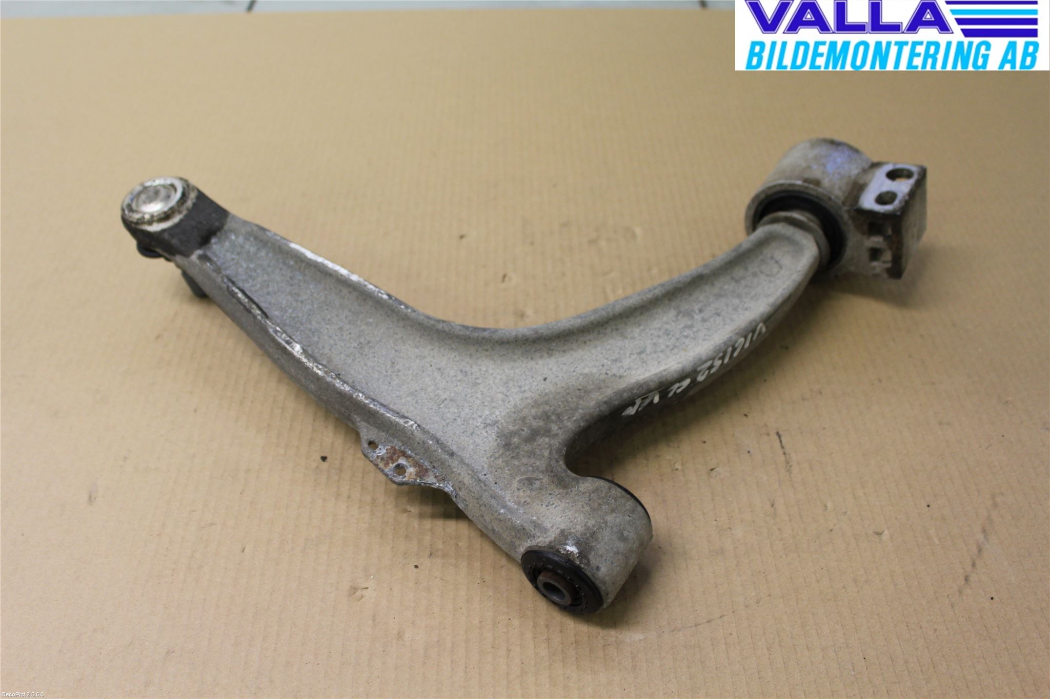 Saab 9-3 VER 2 Bärarm Fram Undre Vä