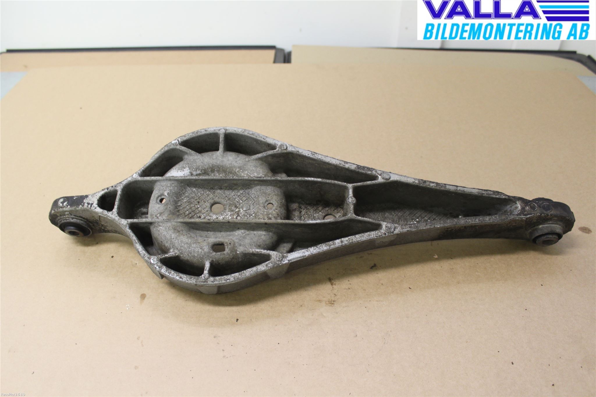 Volvo V70 08-13 Bärarm Bak Vänster