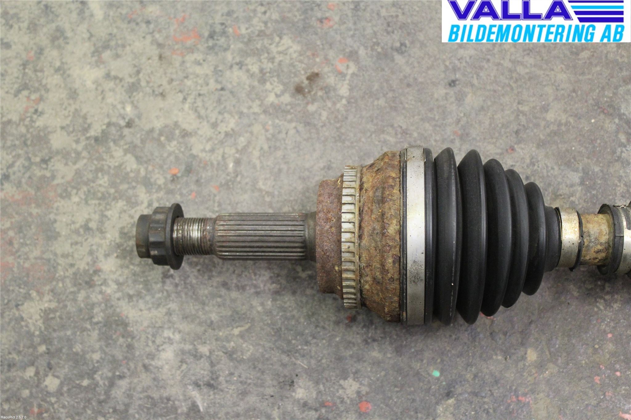 Toyota RAV 4 00-06 Drivaxel Fram Vänster