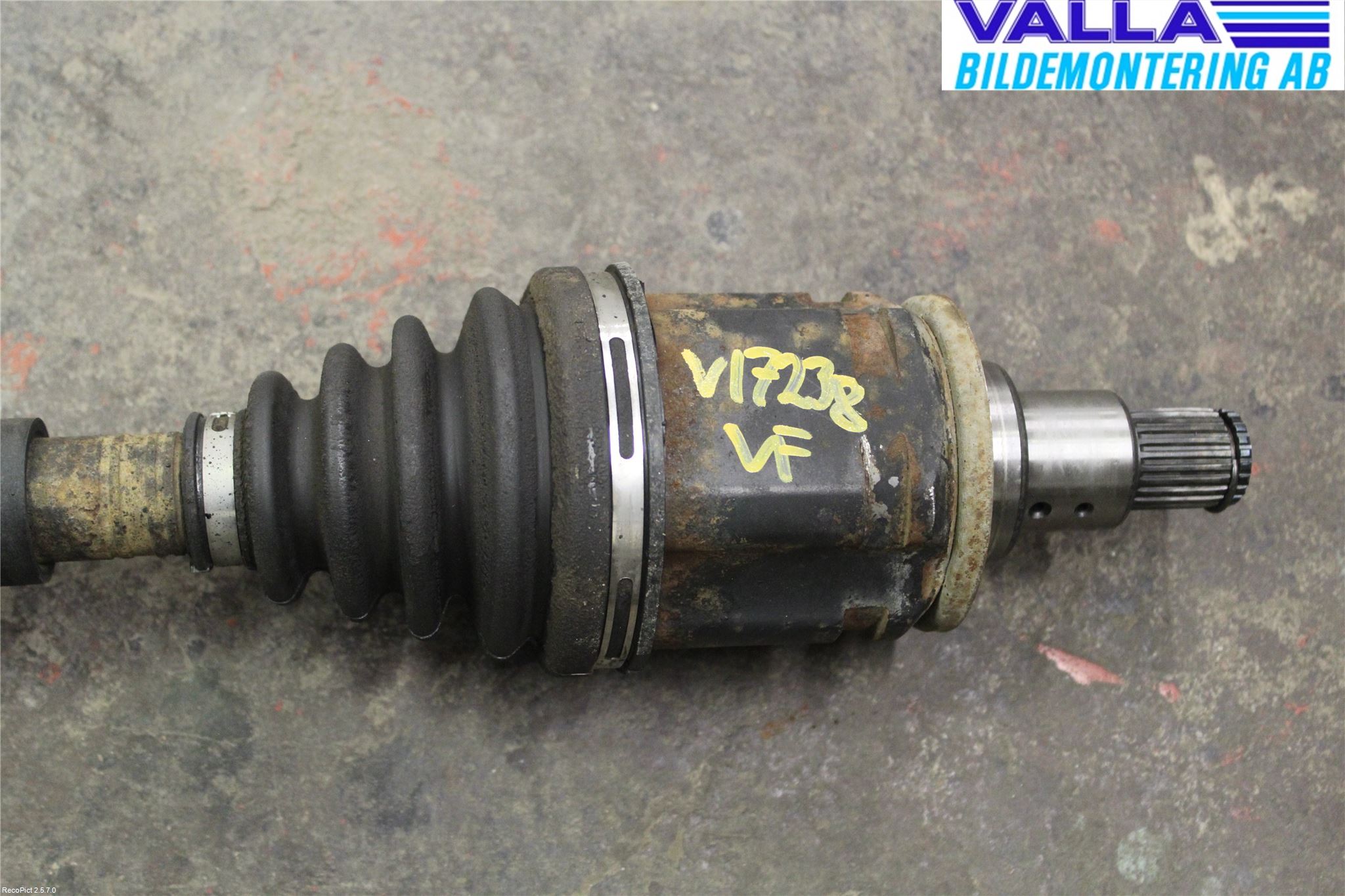 Toyota RAV 4 00-06 Drivaxel Fram Vänster