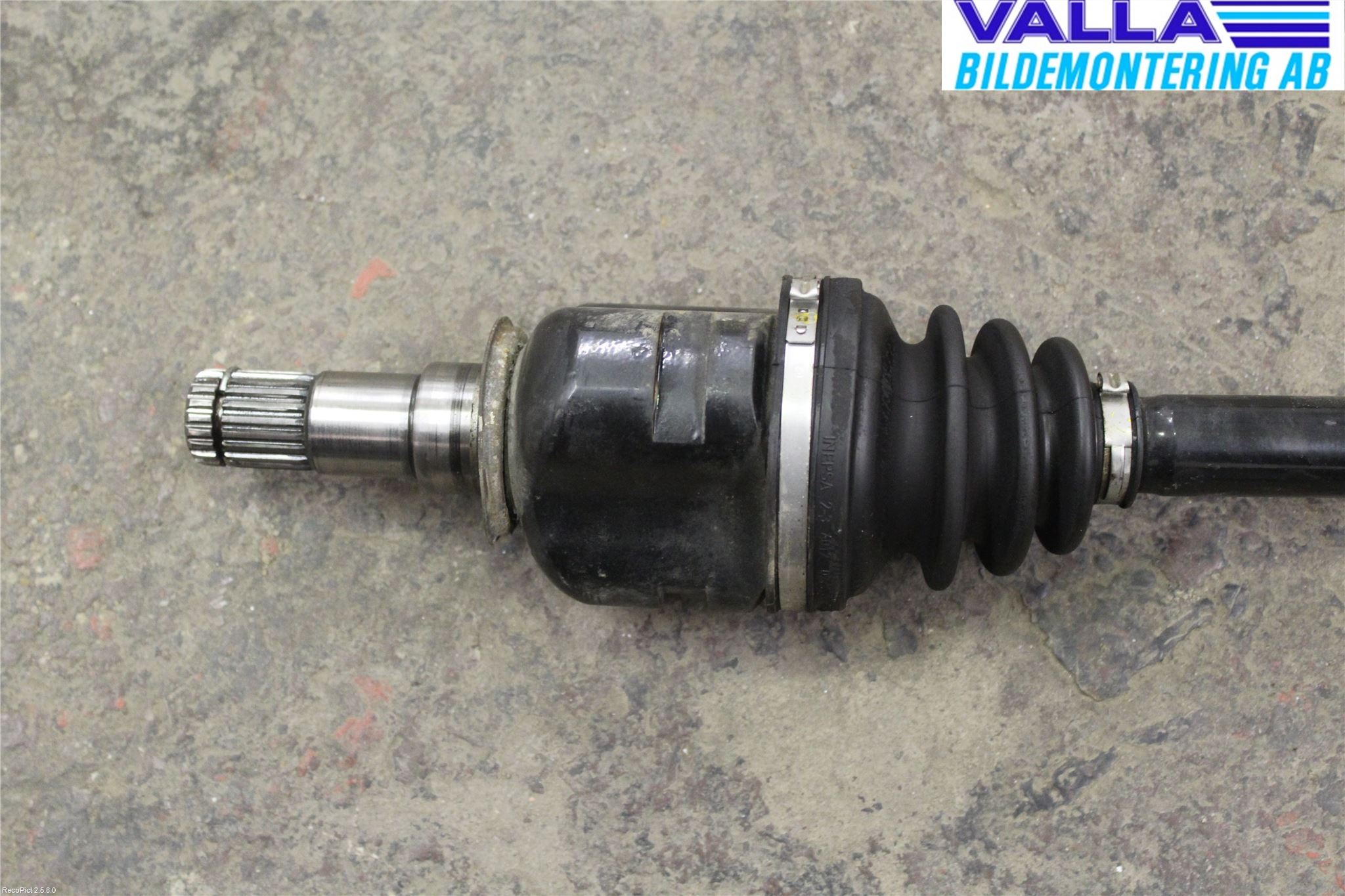 Toyota AVENSIS 03-06 Drivaxel Fram Höger