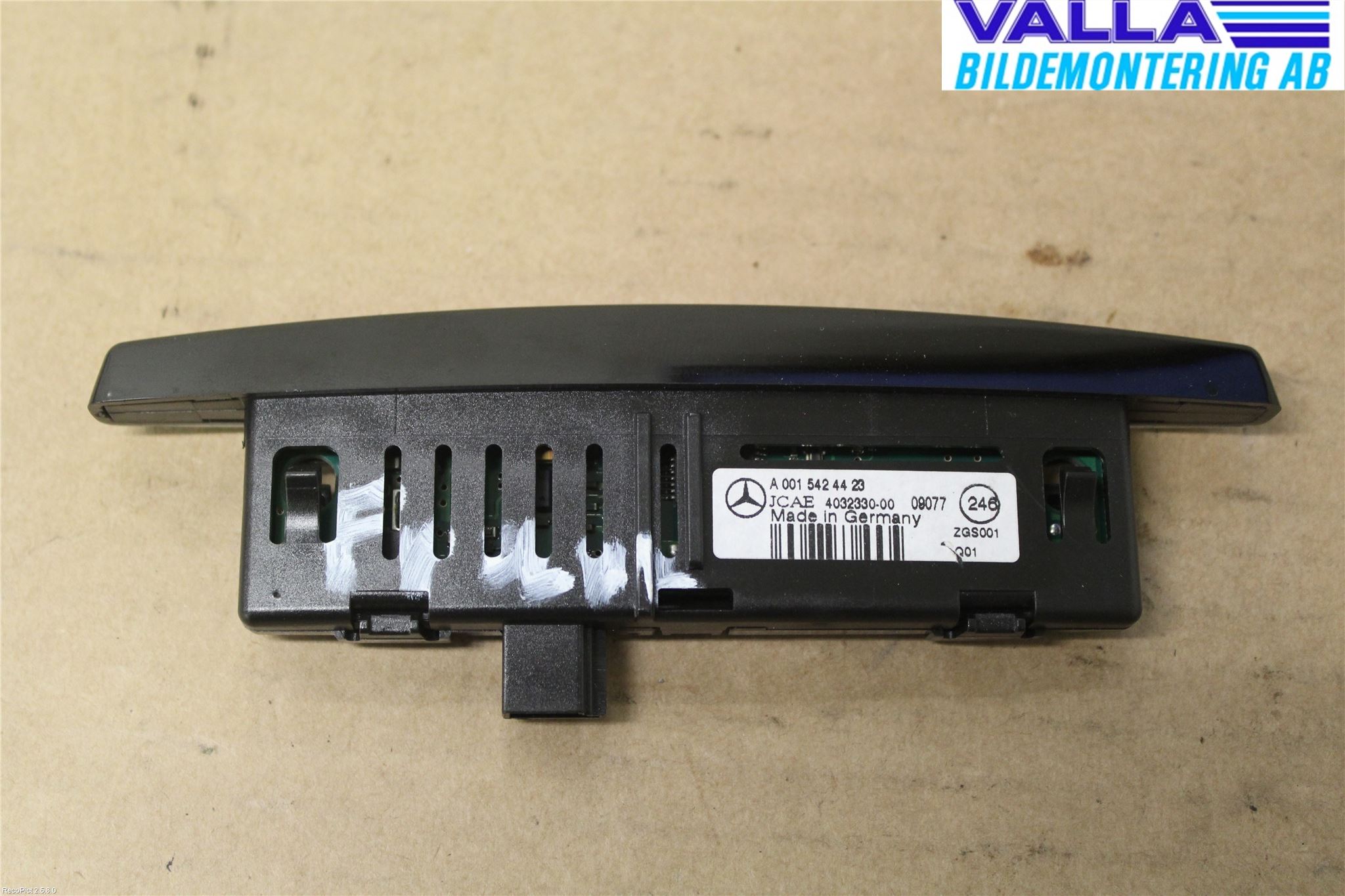 Mercedes-Benz MB E-KLASS (W212) 09-16 Parkeringshjälp Frontsensor