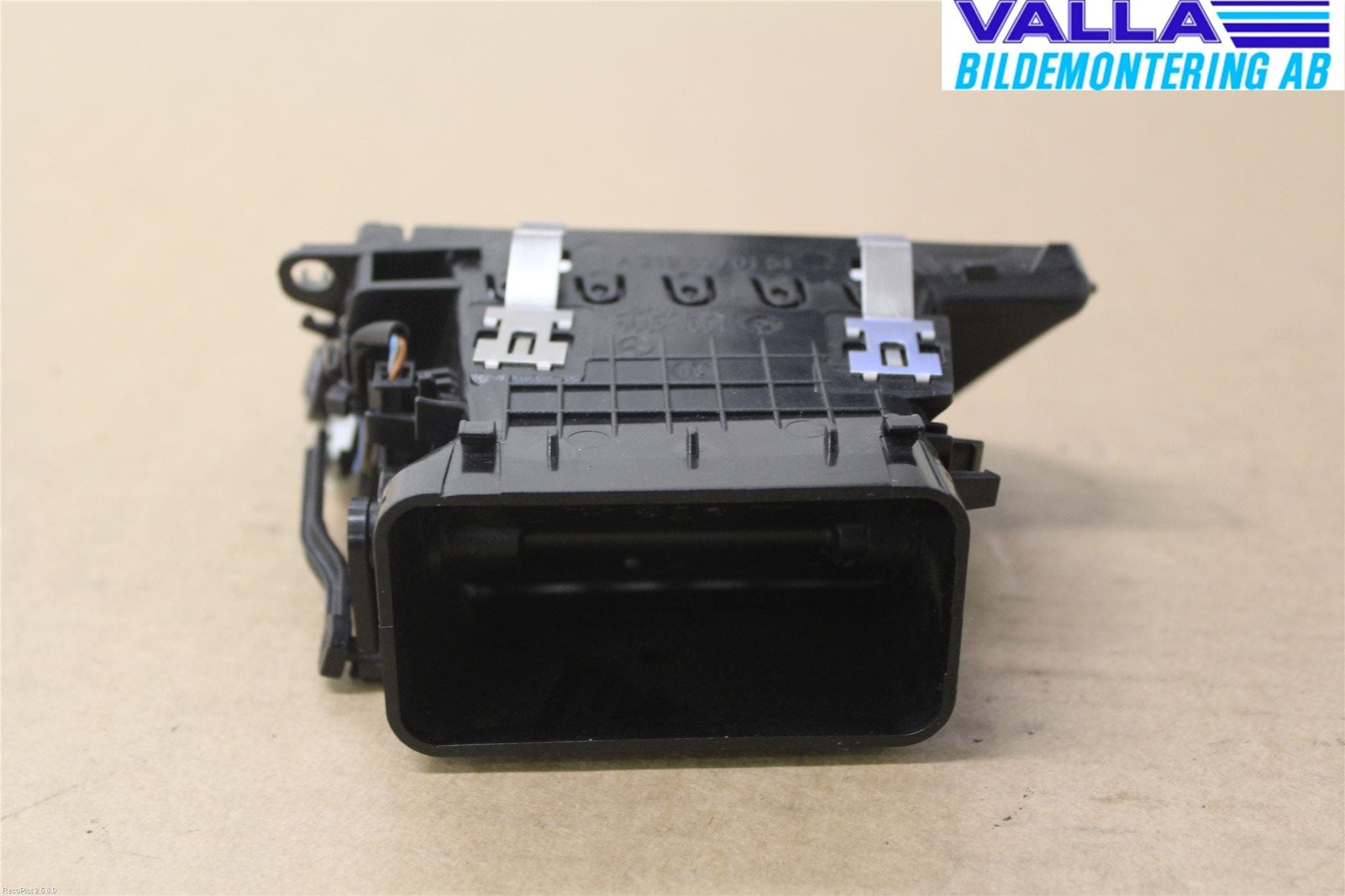 Mercedes-Benz MB E-KLASS (W212) 09-16 Defrosterkanal-Munstycke