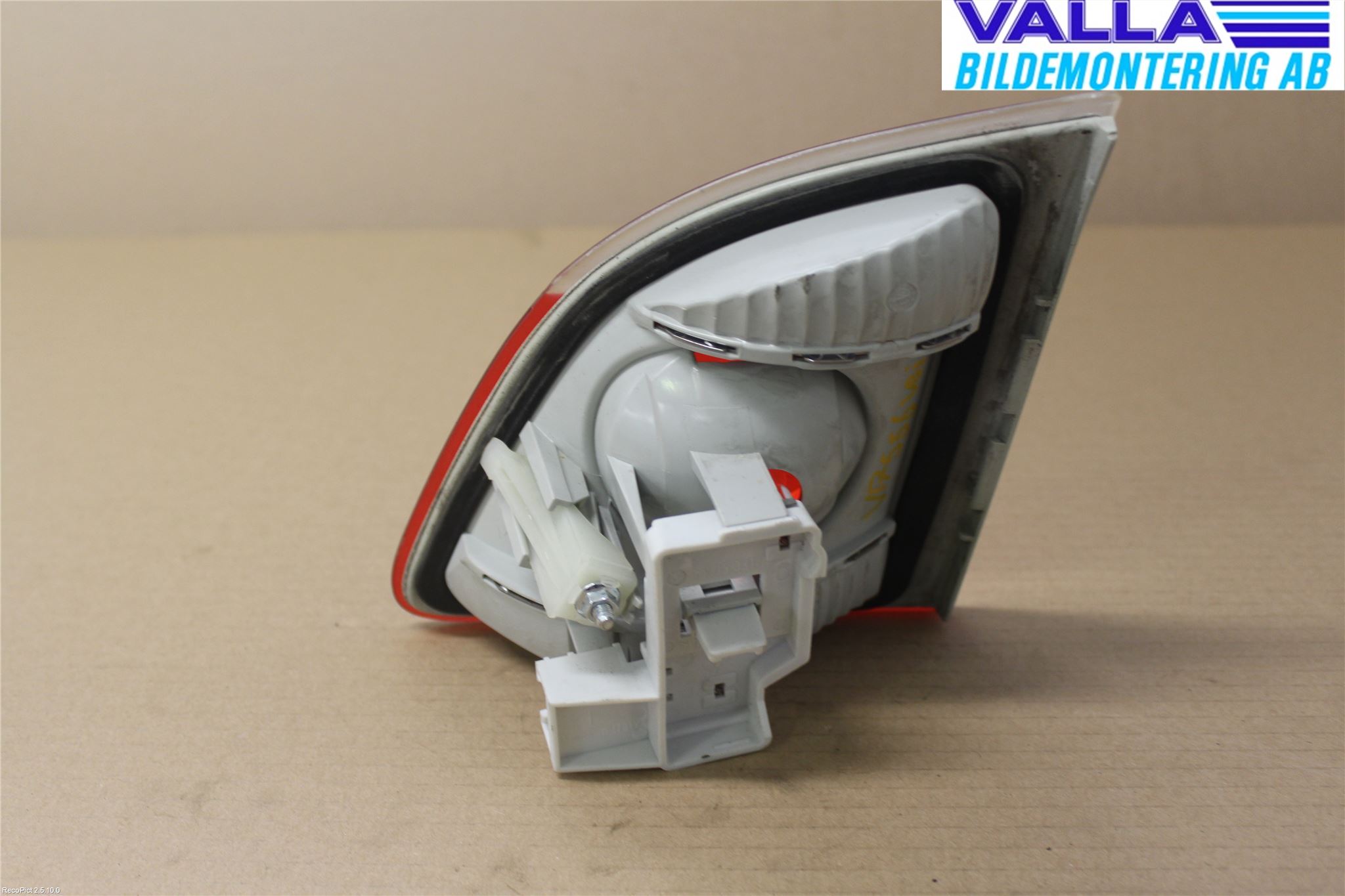BMW 5 E60/61 Sed/Tou 02-10 Bakljus Lucka Vä