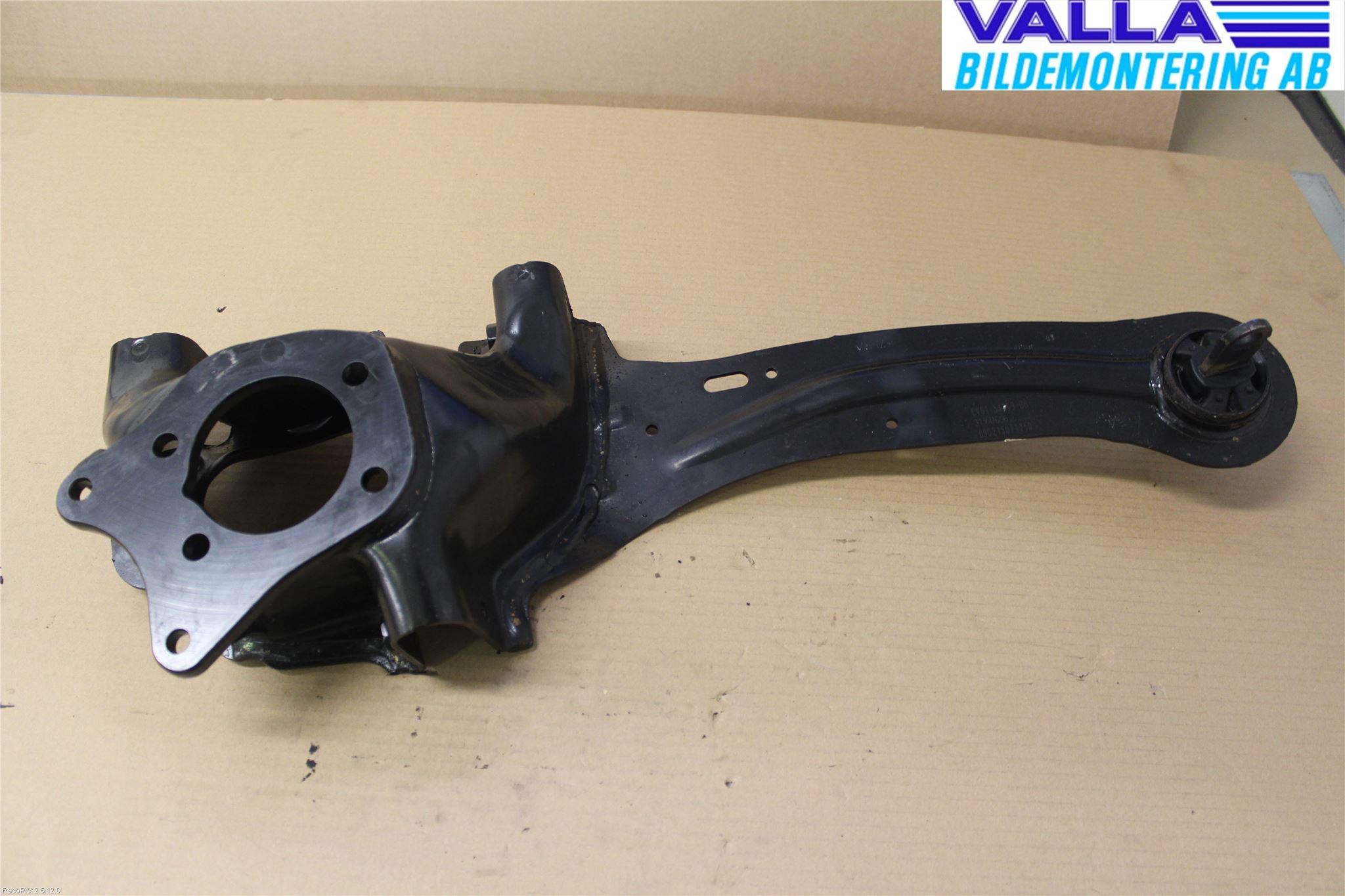 Volvo V40 CROSS COUNTRY 13-19 Bärarm Bak Vänster