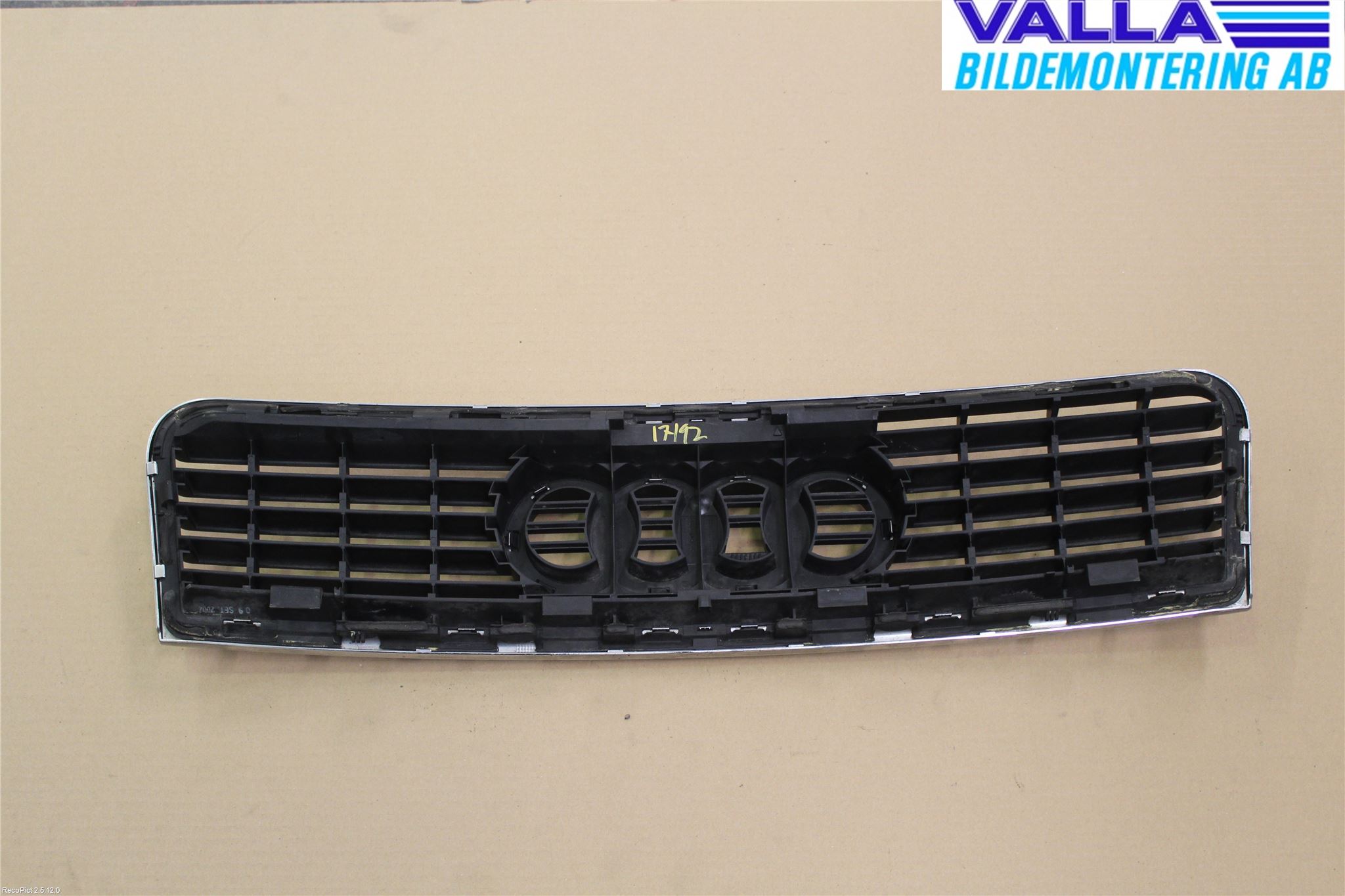 Audi A4/S4 01-05 Grill Komp
