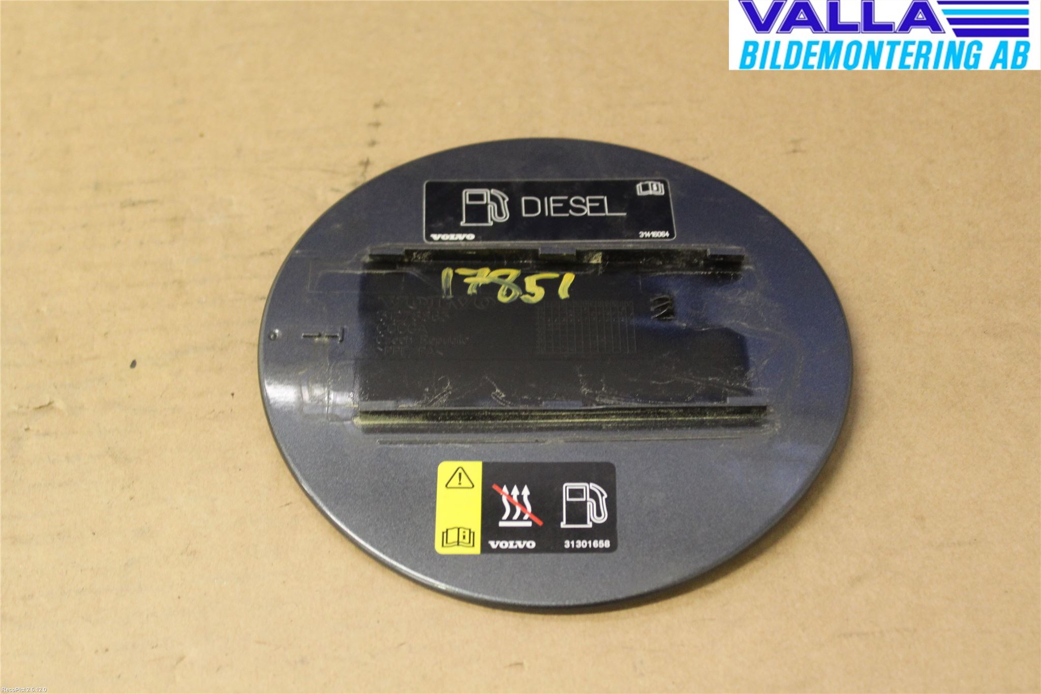 Volvo V40 12-19 Tanklucka