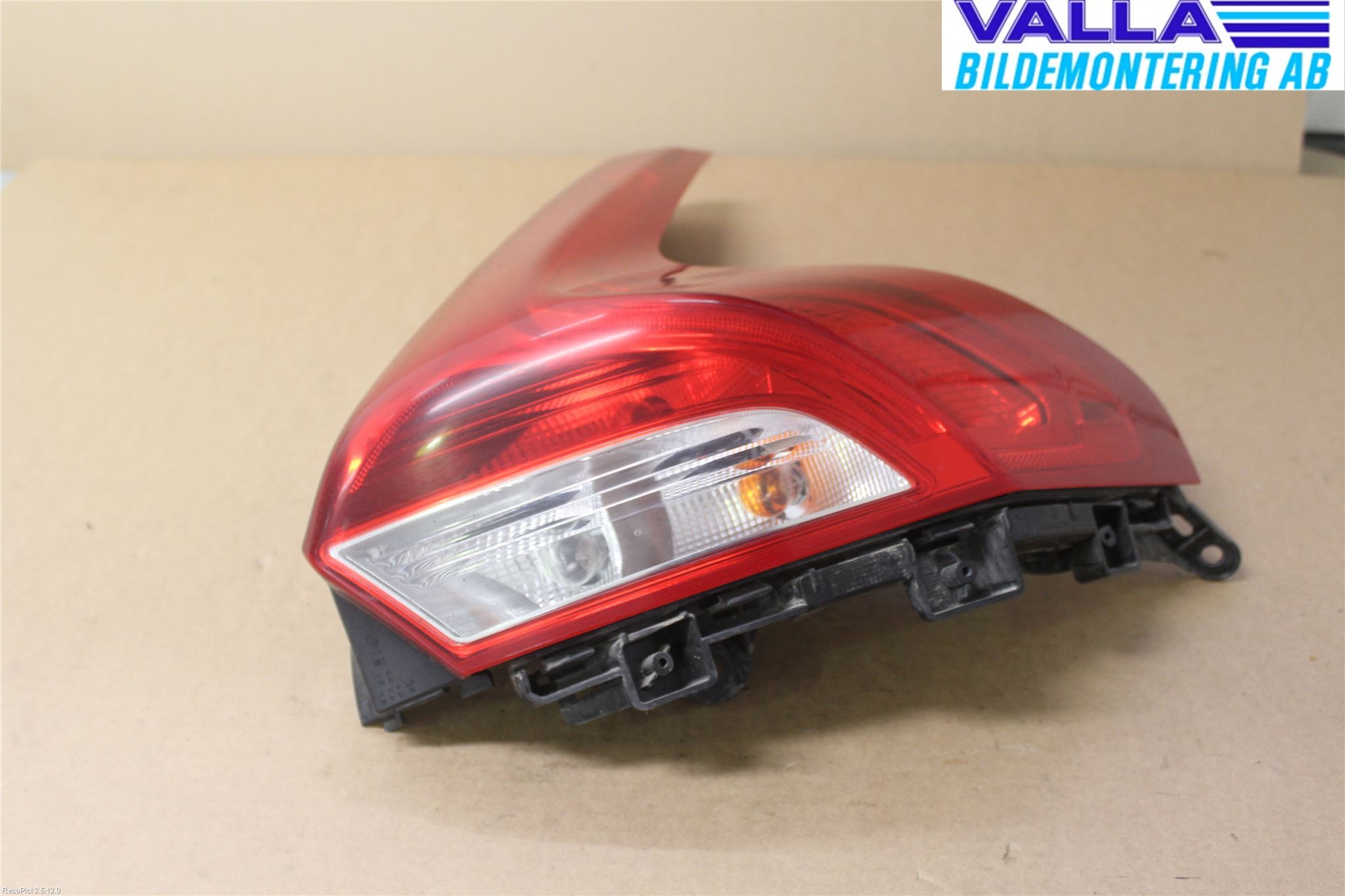Volvo V40 12-19 Bakljus Höger