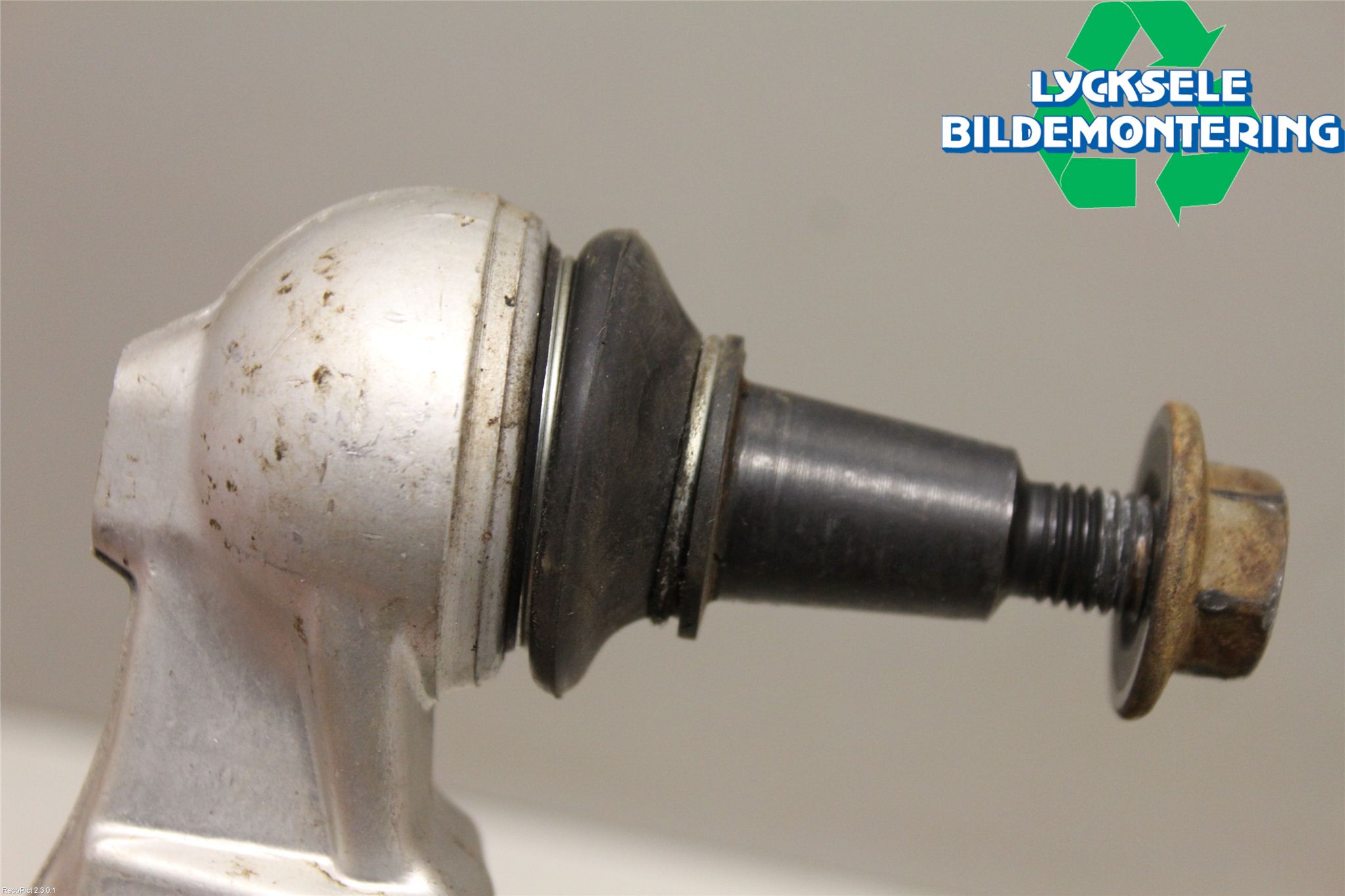 Volkswagen VW PASSAT 01-05 Bärarm Fram Undre Vä