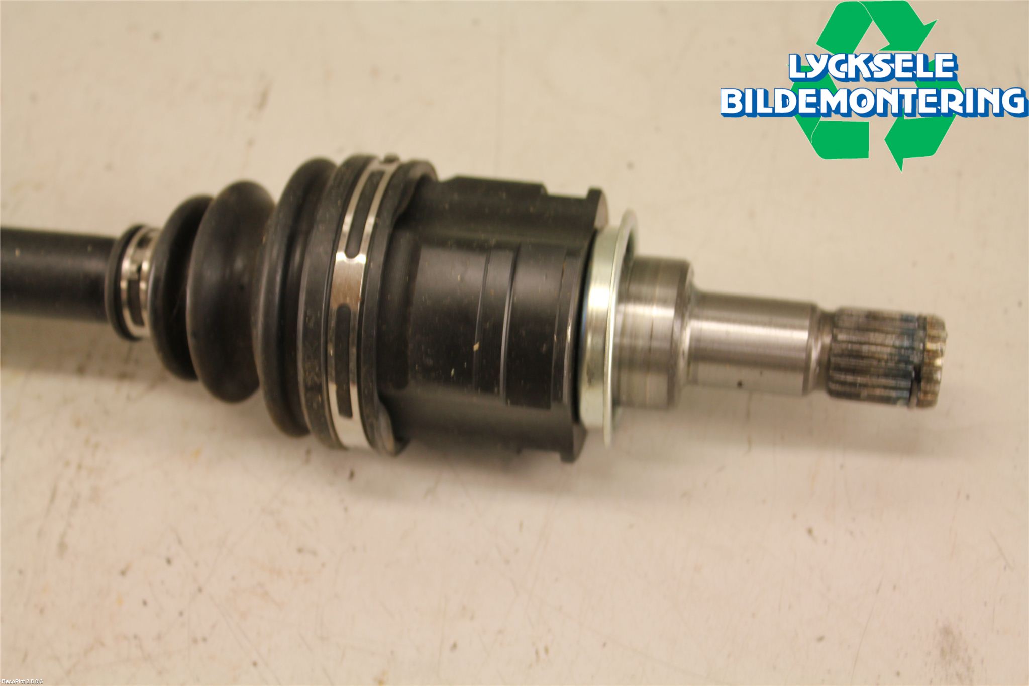 Toyota RAV4 13-18 Drivaxel Bak Vänster